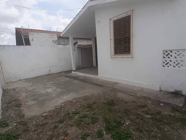 #1317 - Casa para Venda em Feira de Santana - BA