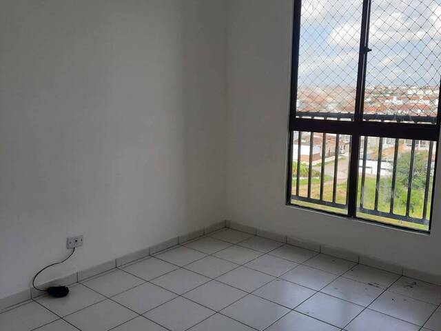 Apartamento para Venda em Feira de Santana - 4
