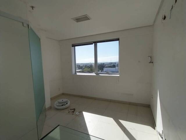 Sala Comercial para Venda em Feira de Santana - 3