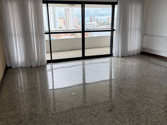 #4899 - Apartamento para Venda em Feira de Santana - BA