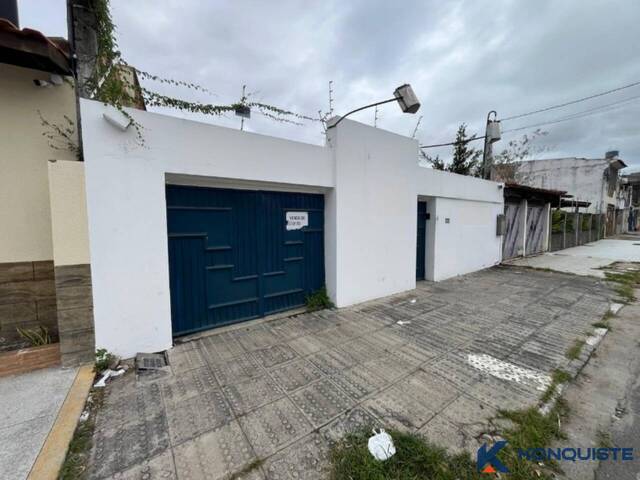 Casa para Venda em Feira de Santana - 2