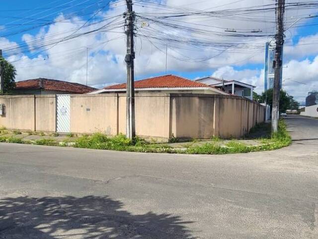 Casa para Venda em Feira de Santana - 2