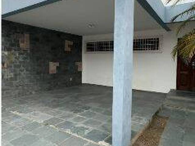 Casa para Venda em Feira de Santana - 2