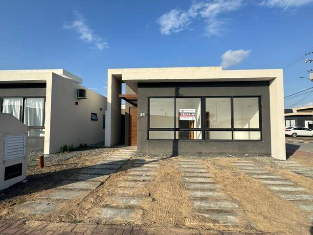 #4737 - Casa em condomínio para Venda em Feira de Santana - BA - 1